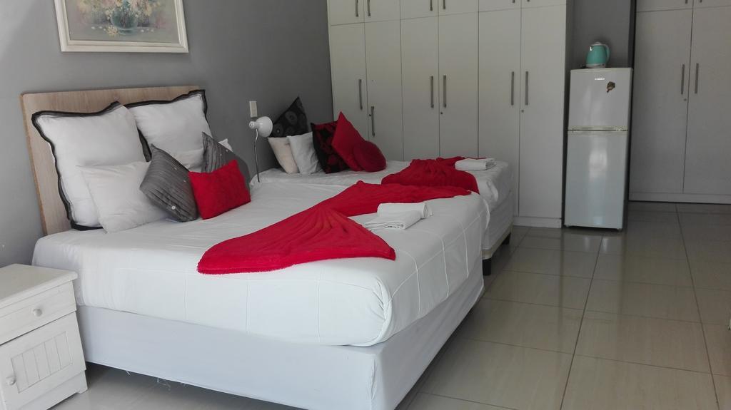 Thembisi Guesthouse Newcastle Exterior foto