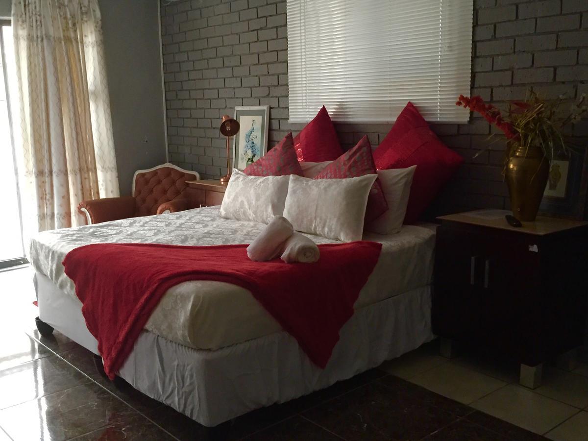 Thembisi Guesthouse Newcastle Exterior foto